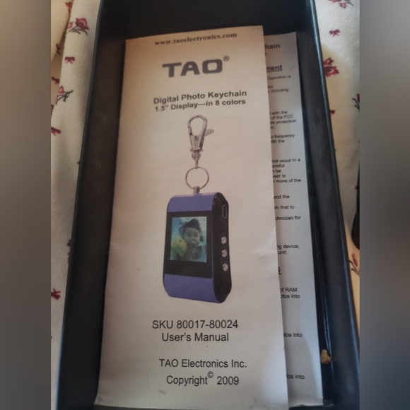 Tao Pink 1.5 Digital Photo Keychain Clip- holds 100 Pictures! - Picture 7 of 9